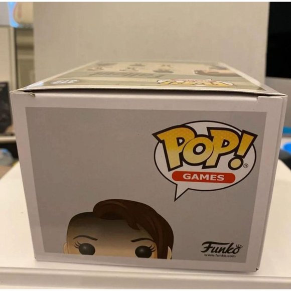 Funko Pop Games Fallout Vault Dweller (Female) #372 Vinyl Figure - Picture 7 of 9